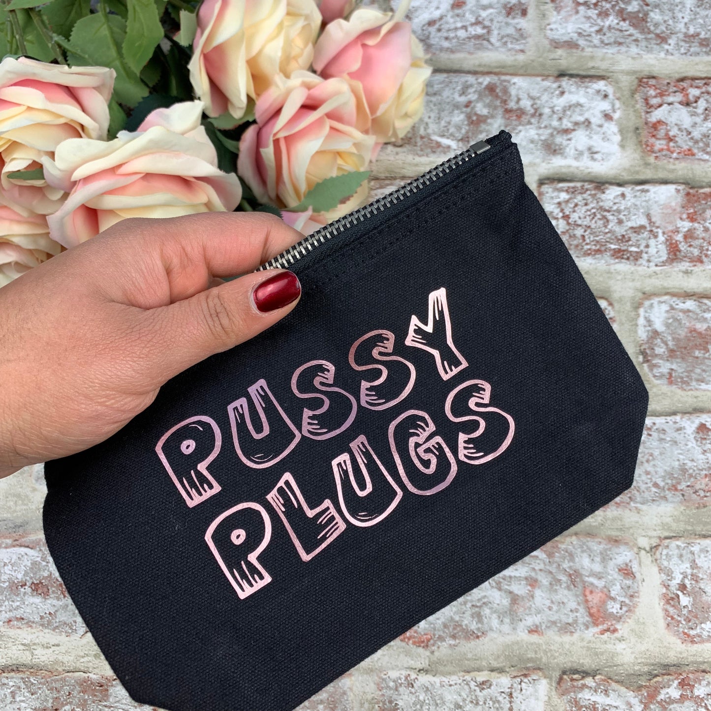 Pussy Plugs - Tampon, pad, sanitary bag / Period Pouch